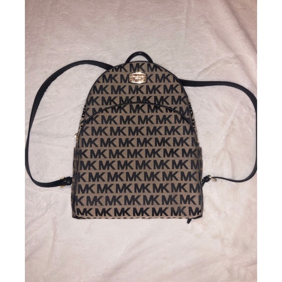 Michael Kors Handbags - OFFER UP 🍾 Michael Kors Back pack